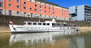  Bei strahlendem Sonnenschein fand gestern der nächste Einsatztag 'Klar Schiff' an Bord des Ratsschiffes im Rheinauhafen statt.